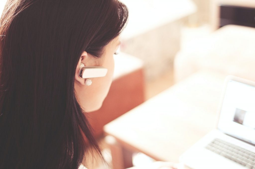 live chat agent helping medical practice adapt
