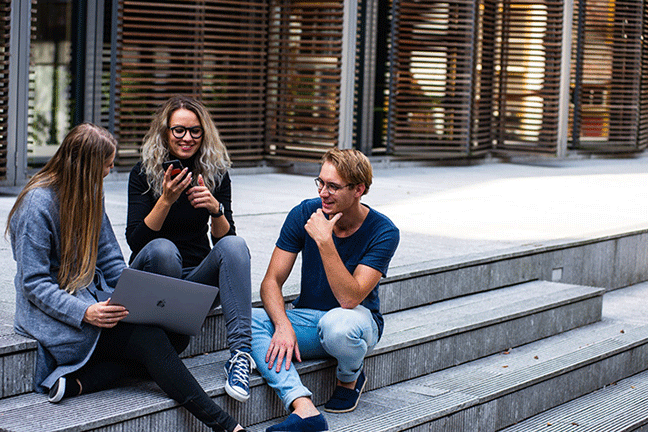 Students-Talking-With-Virtual-Assistant