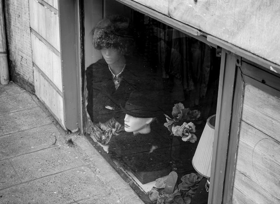 window shopping during the industrial revolution