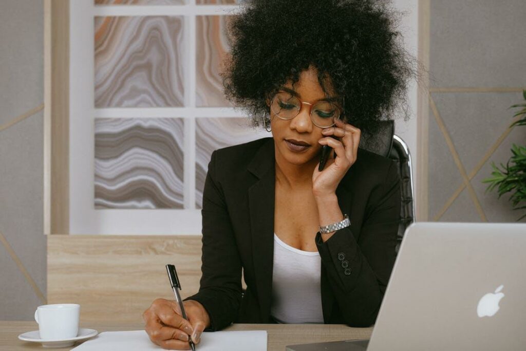 Take Notes To Become A Customer Service Expert
